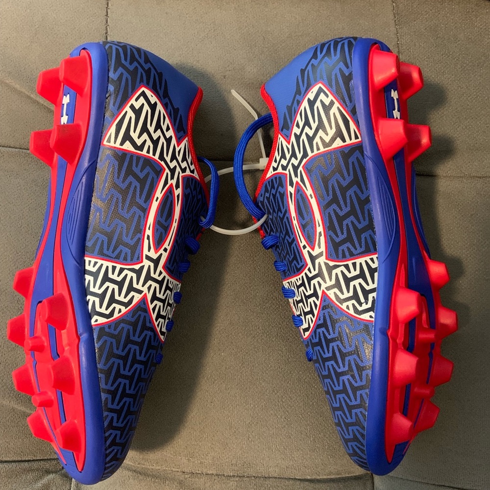 Under Armour soccer cleats size 3
